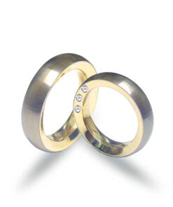 Trauringe aus Weiss- und Gelbgold mit Diamanten an der Seite (CEL82)
