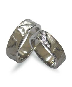 Grob bearbeitete Trauringe in Weissgold  585 mit Diamanten (NT020)