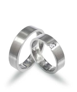 Moderne Trauringe in Platin 950 mit einem 0,05 ct Diamanten (CEL61)