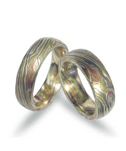 Angeätzte Mokume Gane Trauringe aus Gold (CEL95)